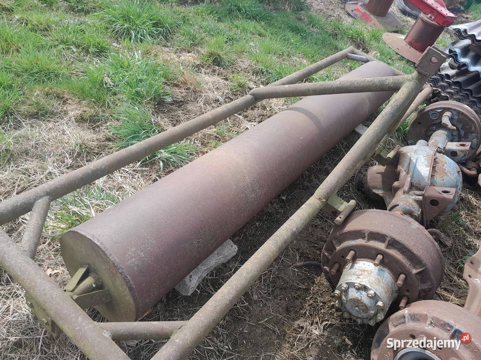 Walec łąkowy Uszew