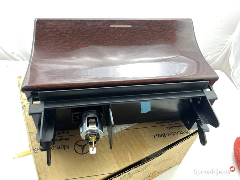 Nowa obudowa radia W210 2106803252 Rok produkcji 1996 pomorskie Gdynia sprzedam