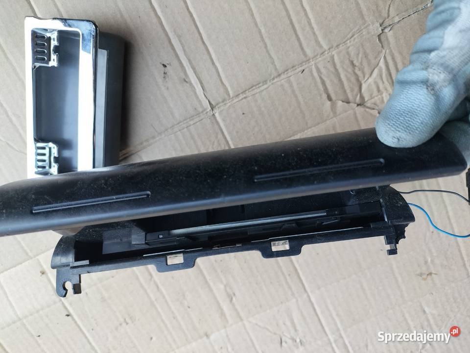 AUDI A4 B5 LF 8D0857951G POPIELNICZKA WKŁAD