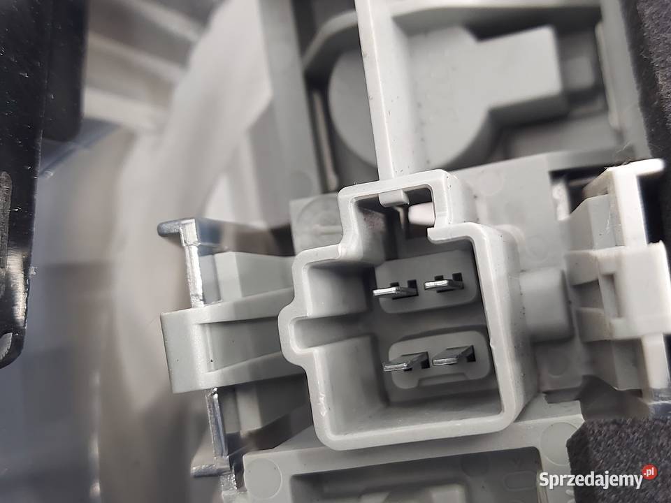 VOLVO C30 12r lampa prawa tył 31213914 osobowe Kielce