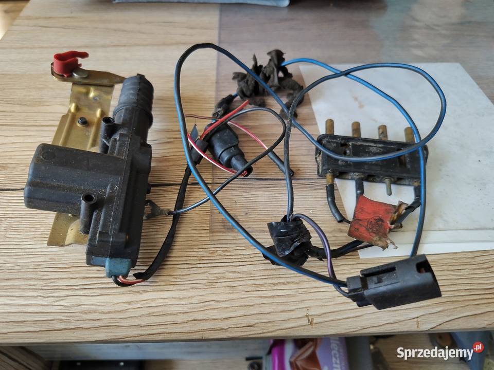 Fiesta MK3 siłownik zamka klapy Wągrowiec sprzedam