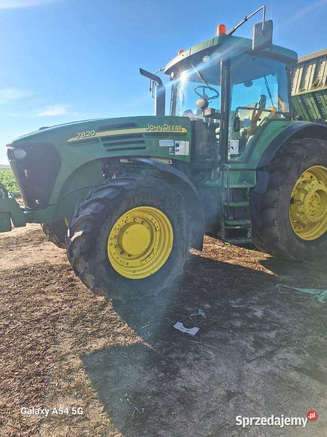 John Deere 7820