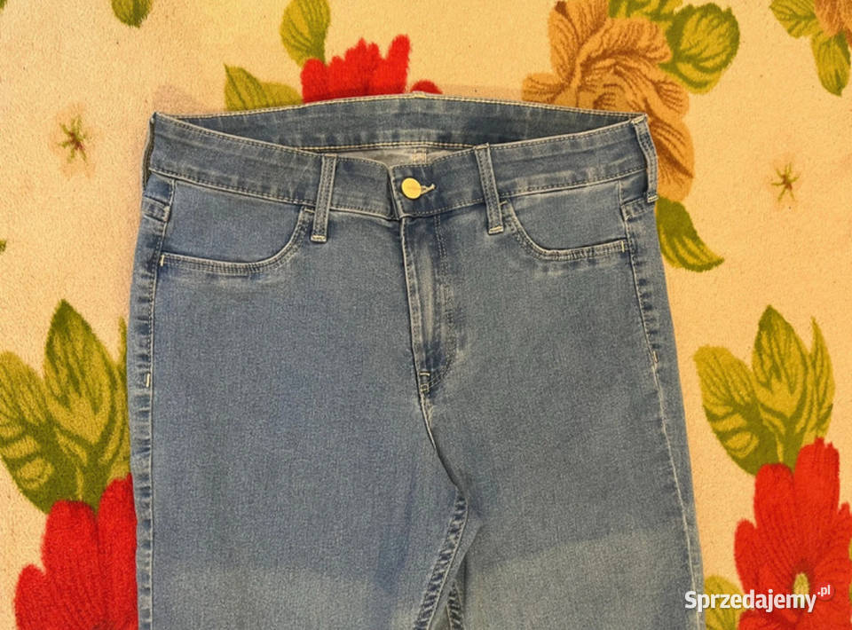 Jasnoniebieskie obcisłe jeansy jeansowe modne na ASOS