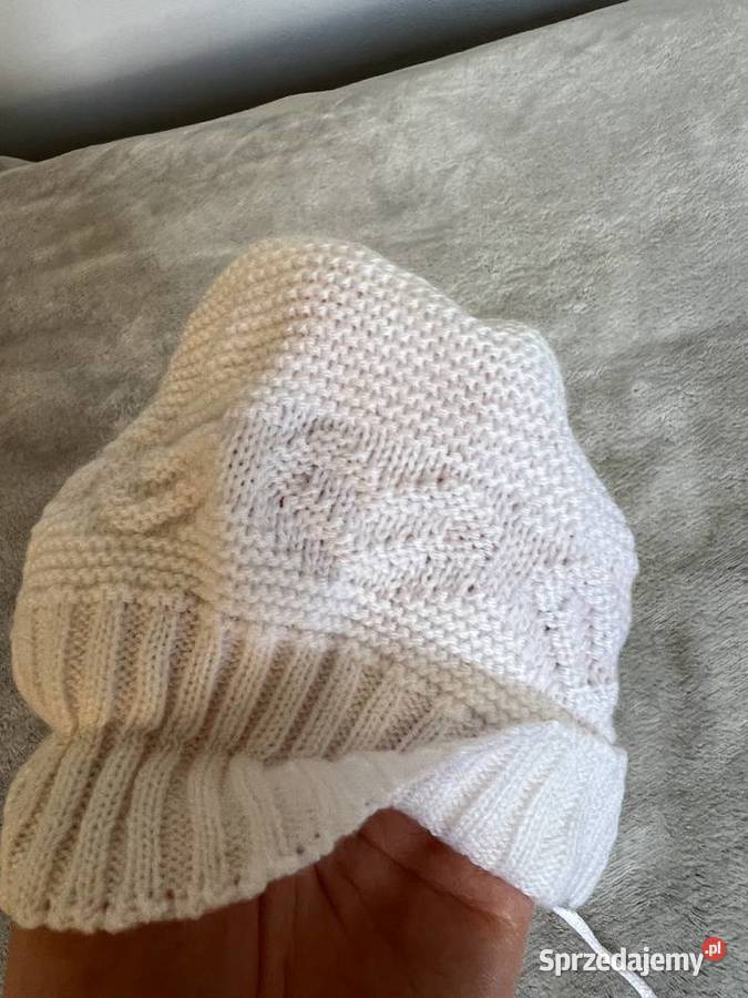 Czapka dzieci niemowląt biała z serduszkami Jasło sprzedam