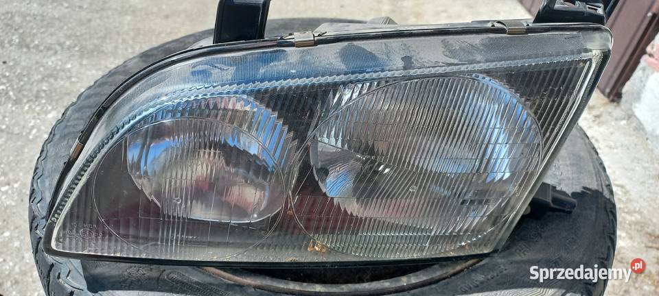 Toyota Avensis lampa lewą Morawica