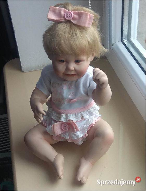 Porcelanowa lalka kolekcjonerska sygnowana