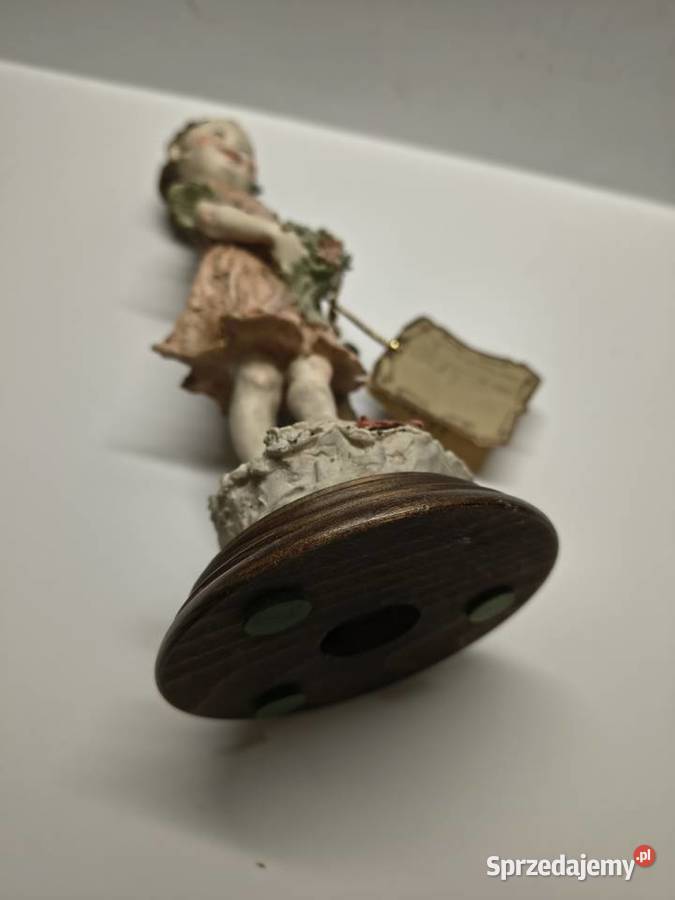 Capodimonte figura GArmani sygnowana kolor Gniezno