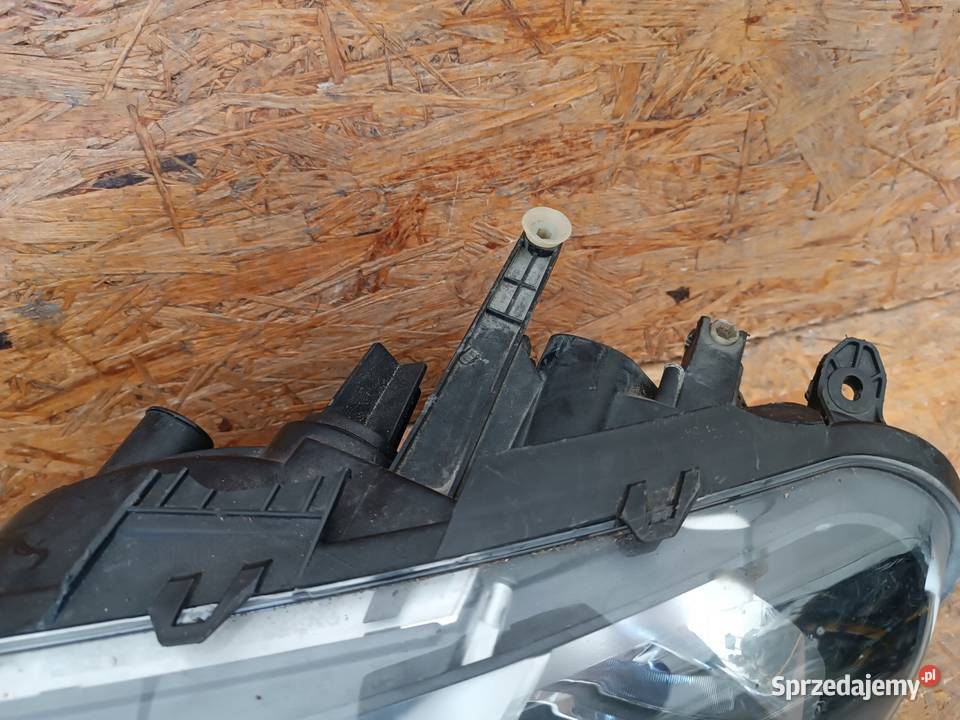 LAMPA REFLEKTOR LEWY PRZÓD EU VOLKSWAGEN AMAROK osobowe sprzedam