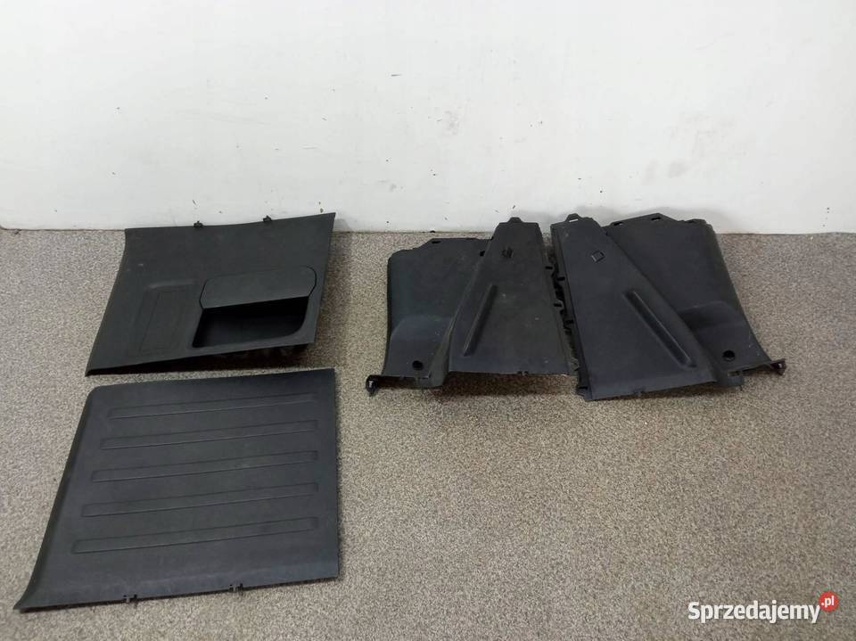 TAPICERKA BOCZEK BAGAŻNIKA LEWY PRAWY TYŁ Rok produkcji 2010 świętokrzyskie