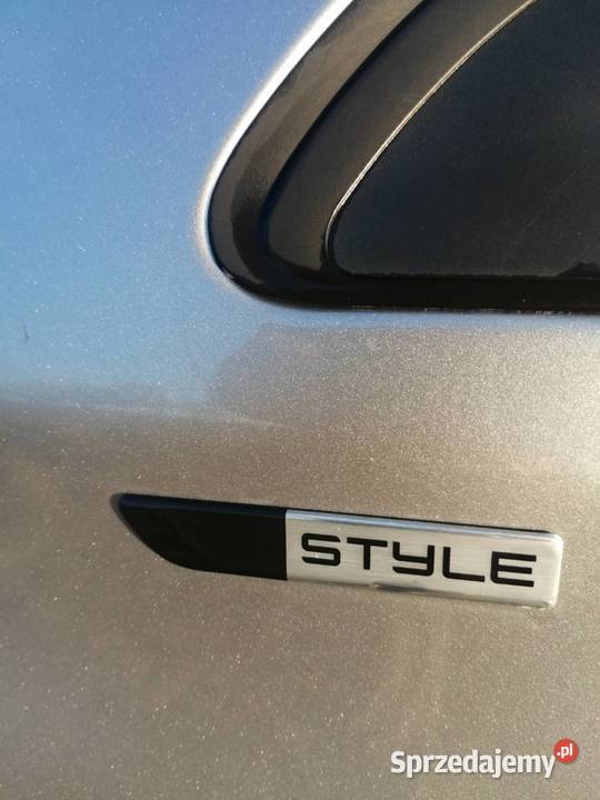 Peugeot 2008 mały przebieg 134 grudzień 2014 lakier metallic