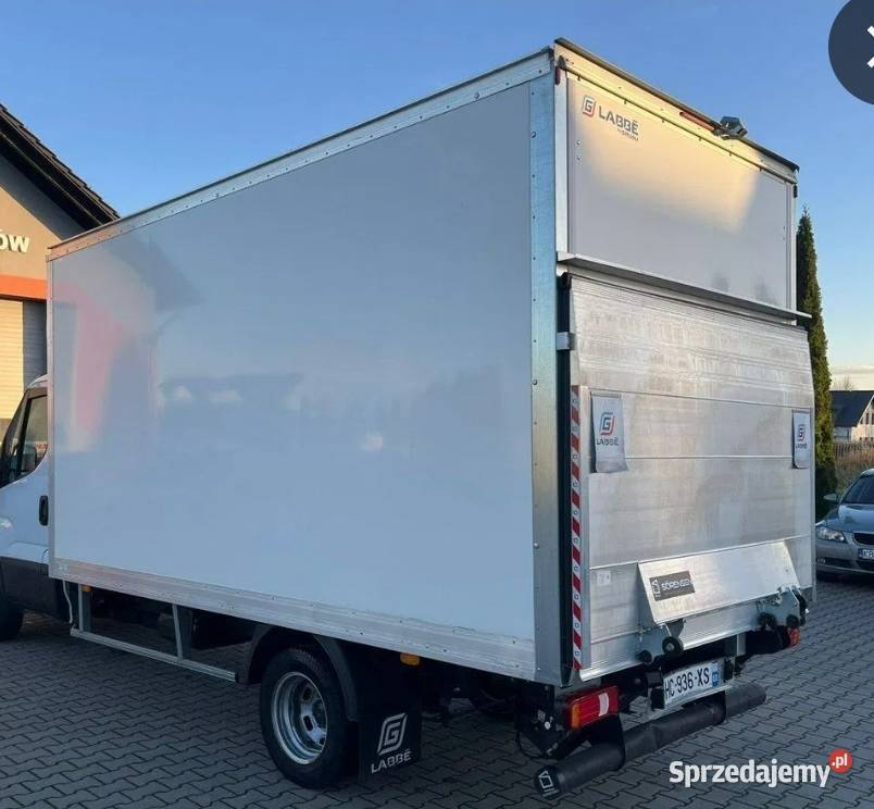 Kontener z windą z Iveco duży sprawny możliwe nie Przeworsk