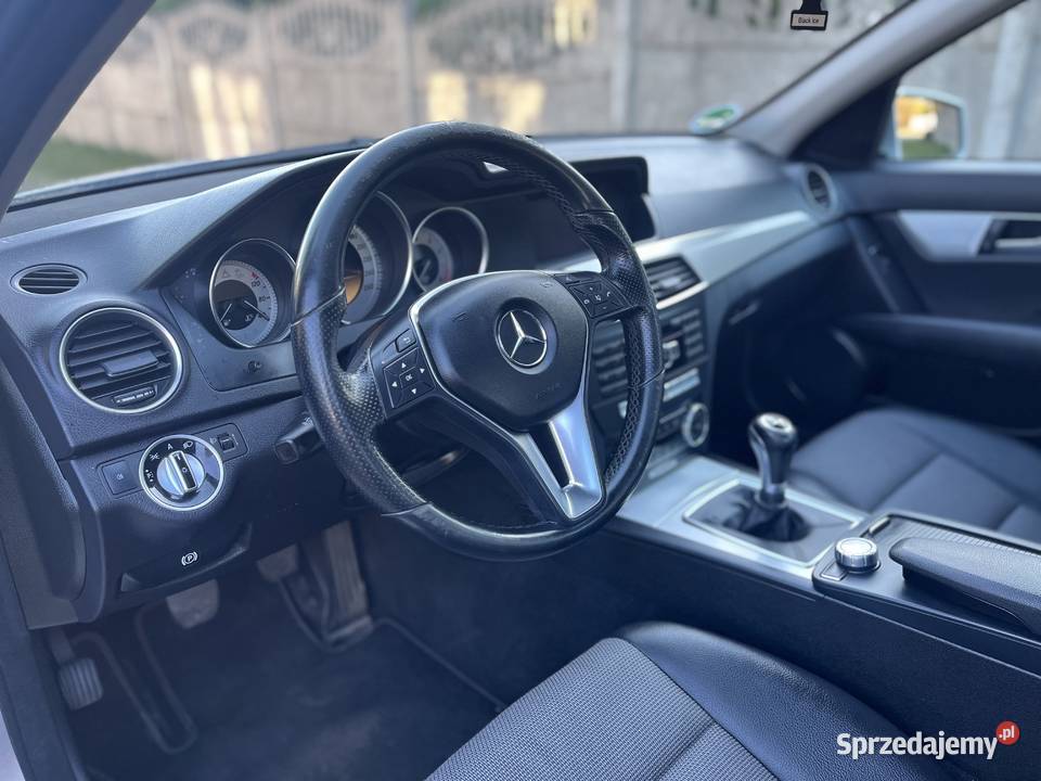 Mercedes w204 18 benzyna uszkodzony Morawica