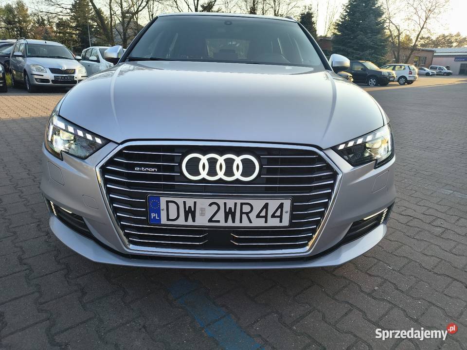 Audi A3 Etron Hybryda Plugin 14 benzyna 205 nowe Rok produkcji 2017 Wrocław