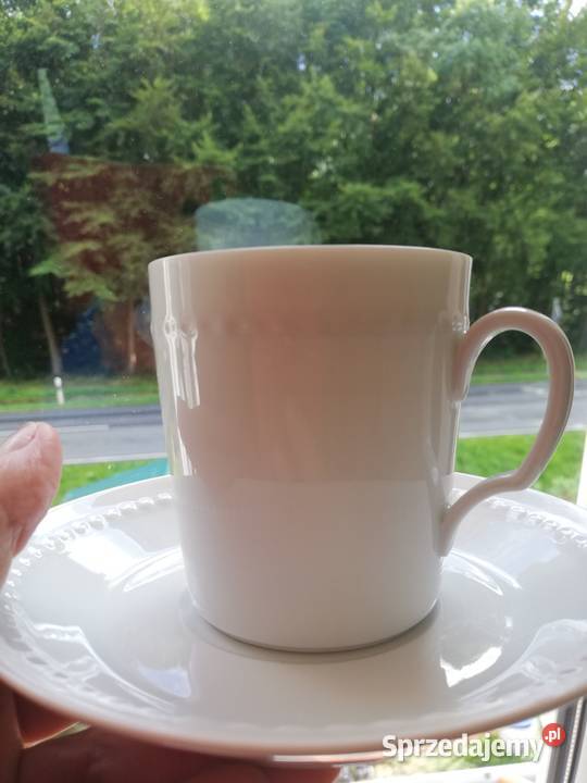 Biała filiżanka z podstawką sygnowana małopolskie Ropa