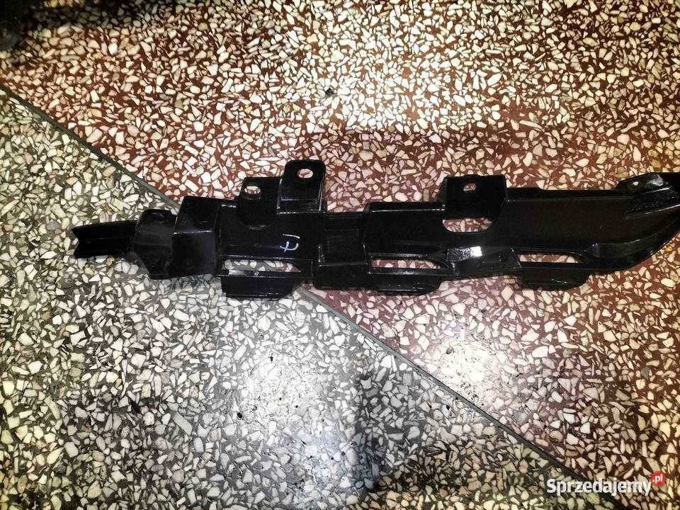 Ślizg zderzaka z tyłu prawej stronie BMW E46 Poręba