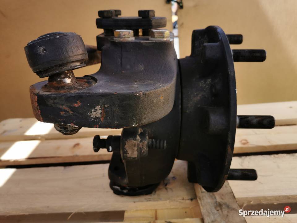 Zwrotnica prawy przód Cat TH 407 Carraro