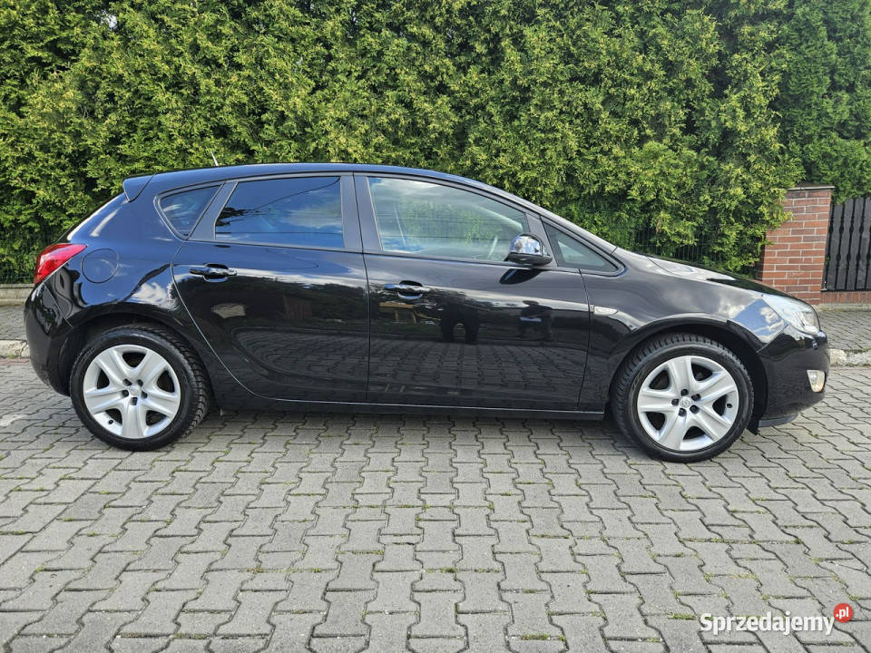 Opel Astra Klimatyzacja Podgrzewane fotele i światła do jazdy dziennej śląskie Ruda Śląska