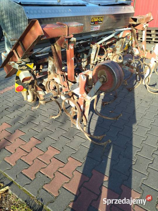 Pielnik z podsiewaczem nawozu Poniatowa sprzedam