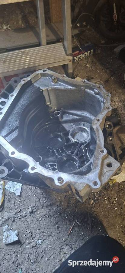 Sprzedam skrzynie biegow m32 na części zafira b