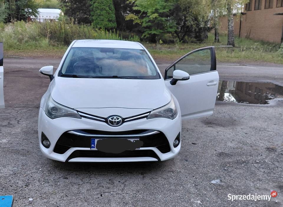 Toyota Avensis 2015 18 benzyna sedan 143KM Gliwice sprzedam