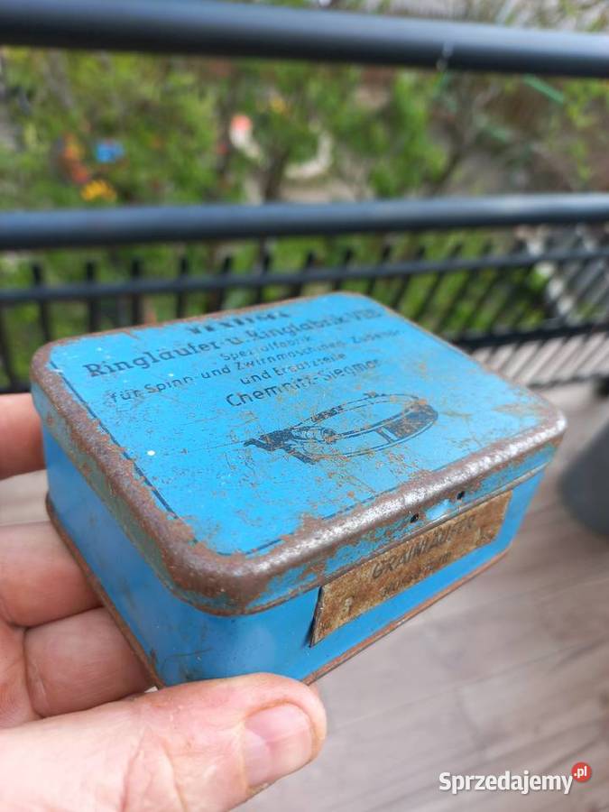 Stara niemiecka puszka częsciach mechanicznych Piastów