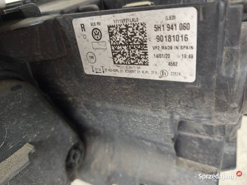 Reflektor prawy golf 8 IQ matrix orginal osobowe