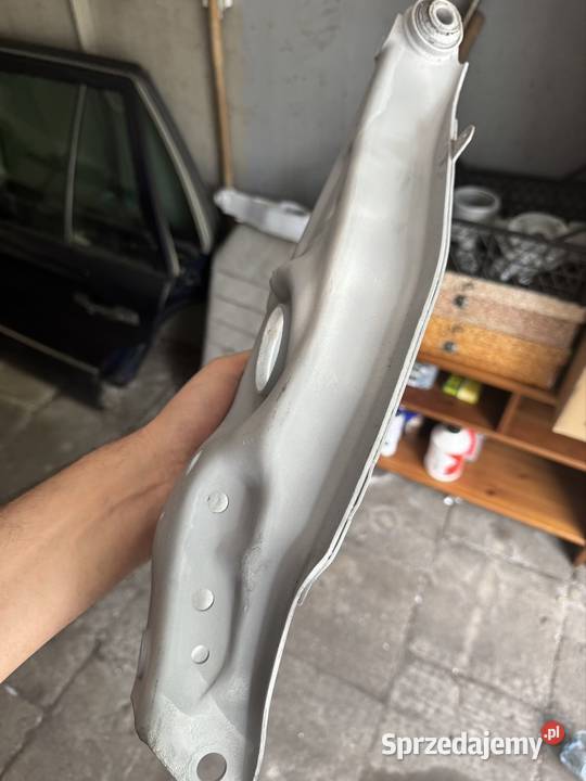 Wahacz dolny tył Mercedes w124 piaskowaniu i Katowice sprzedam