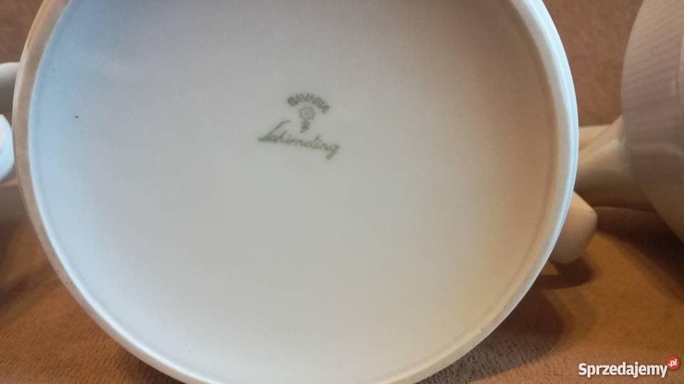 Porcelanowe dzbanki sygn