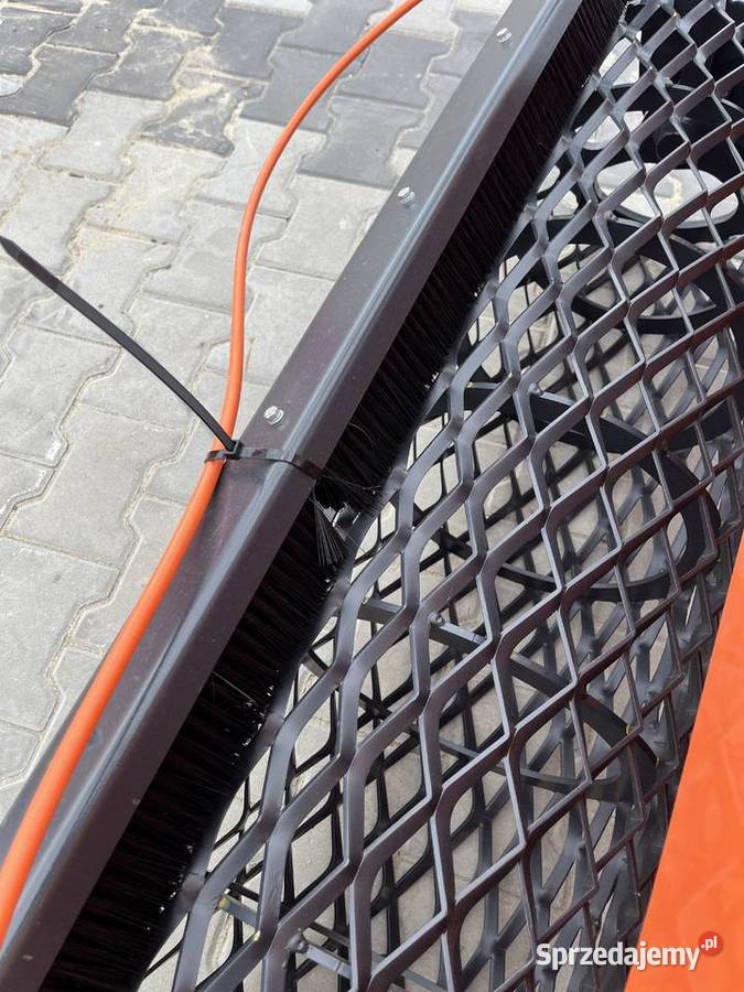 BRONA AKTYWNA Z SIEWNIKIEM LXG 130 Z SIEWNIKIEM Trojanów