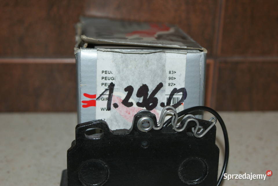 KLOCKI HAMULC PEUGEOT 205309 Z CZUJ PEUGEOT 205 Białobrzegi