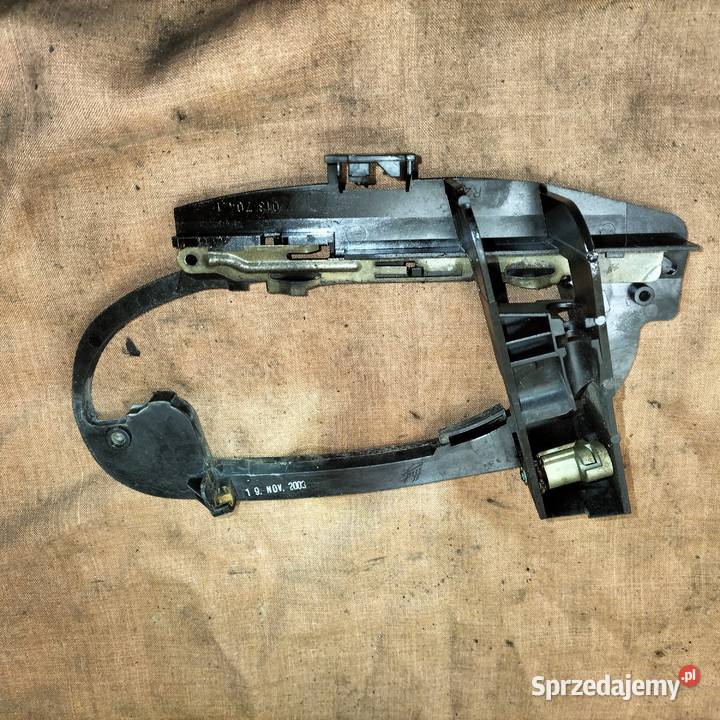 Podstawa klamki zewnetrznej prawy tył BMW E65 osobowe Poręba