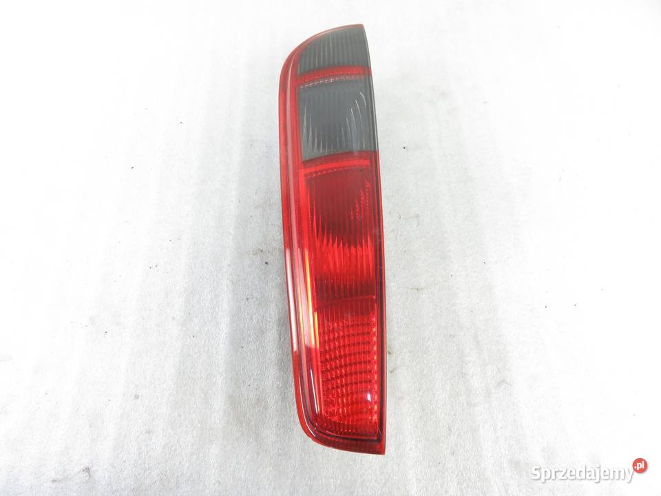 LAMPA PRAWA TYLNA FORD FOCUS MK2 II Turnier