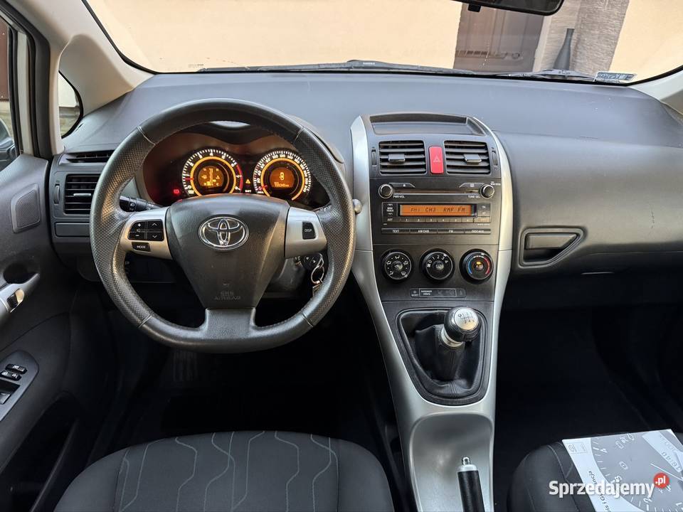 Toyota Auris Salon Polska I właściciel kupiony w polskim salonie łódzkie Pabianice