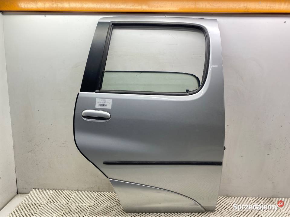 DRZWI PRAWY TYŁ TOYOTA YARIS VERSO Minivan 9905 osobowe