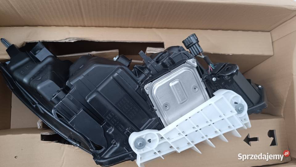 Infiniti Q60 lampa lewy przód USA uszkodzona Grudziądz