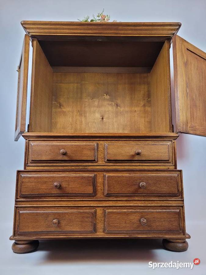 Wysoka komoda bieliżniarkaszuflady Białogard