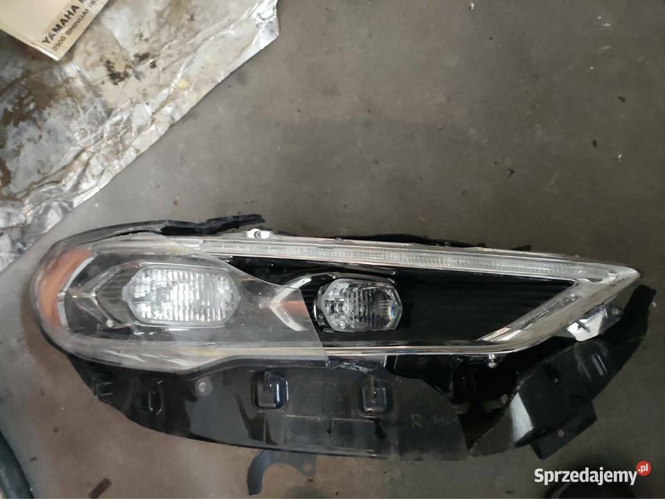 Ford Fusion II Lampa przednia prawa Lublin