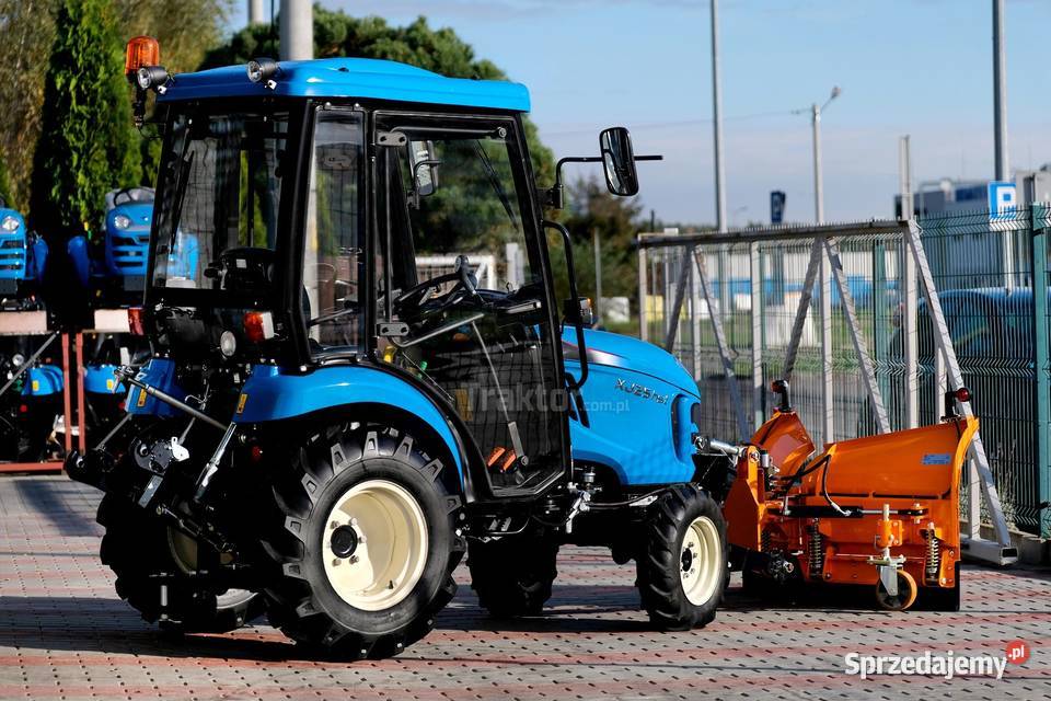 LS Tractor XJ25 HST 4x4 244 CAB pług do śniegu Tajęcina sprzedam