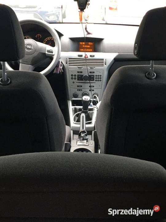 SPRZEDAM SAMOCHÓD OPEL ASTRA H 2009 Rok produkcji 2009