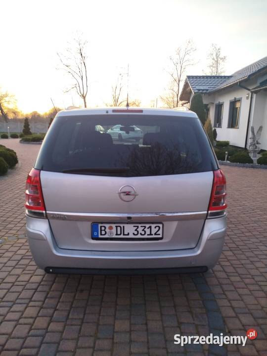 Opel Zafira automat 2012 stan srebrny Boruja Nowa