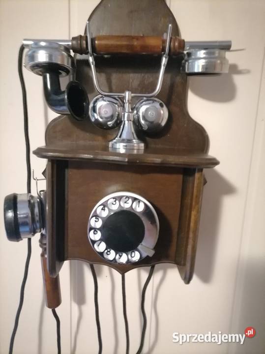Polski telefon naścienny z czasów PRLu Kraków