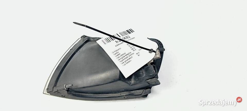 KIERUNKOWSKAZ PRAWY TOYOTA CARINA Lipno