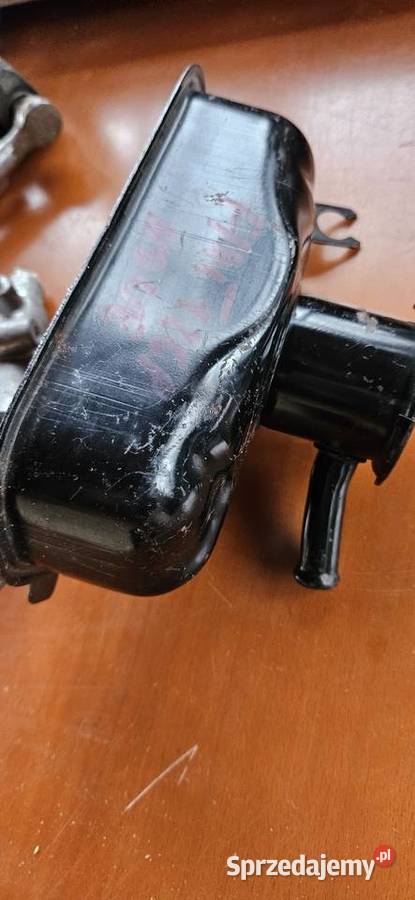 Nowaz epoki pokrywa zaworów do Fiata 126p osobowe