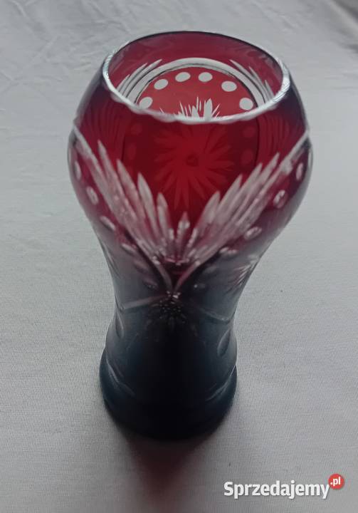 Rubinowy ręcznie szlifowany wazon kryształowy Koźminek