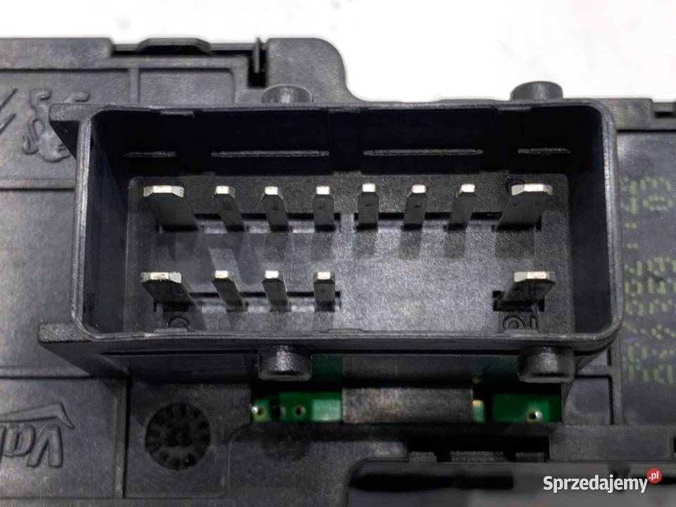 PRZEŁĄCZNIK SZYB PEUGEOT 208 I 96758211ZD osobowe sprzedam