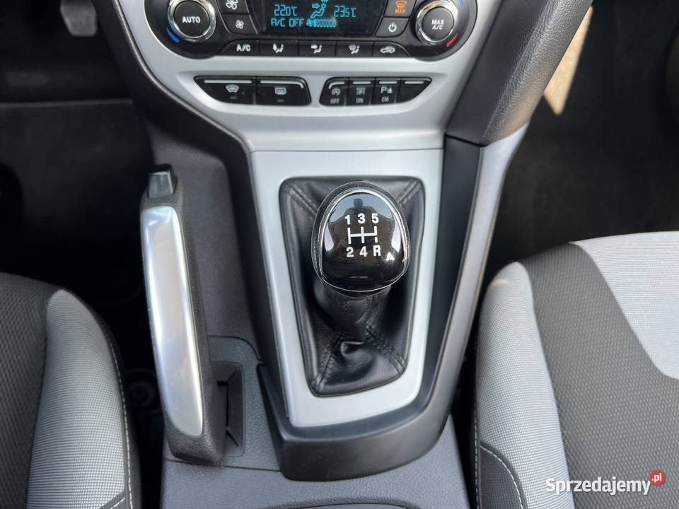 Ford Focus 10 BENZYNA Klimatronik Nawigacja 140000km Konin
