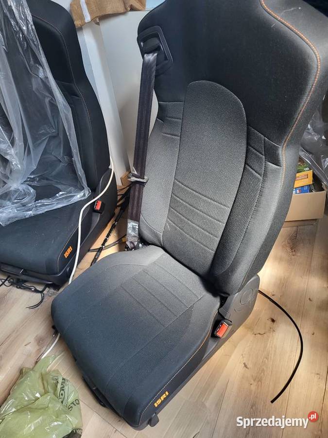 FOTEL KIEROWCY ISRI 6860875 Z REGULACJĄ Z PRAWEJ nieuszkodzony Wrocław