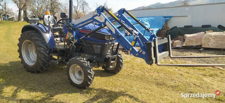 Traktor FARMTRAC 6050E 4WD z ładowaczem czołowym Zaczep górny Chomranice