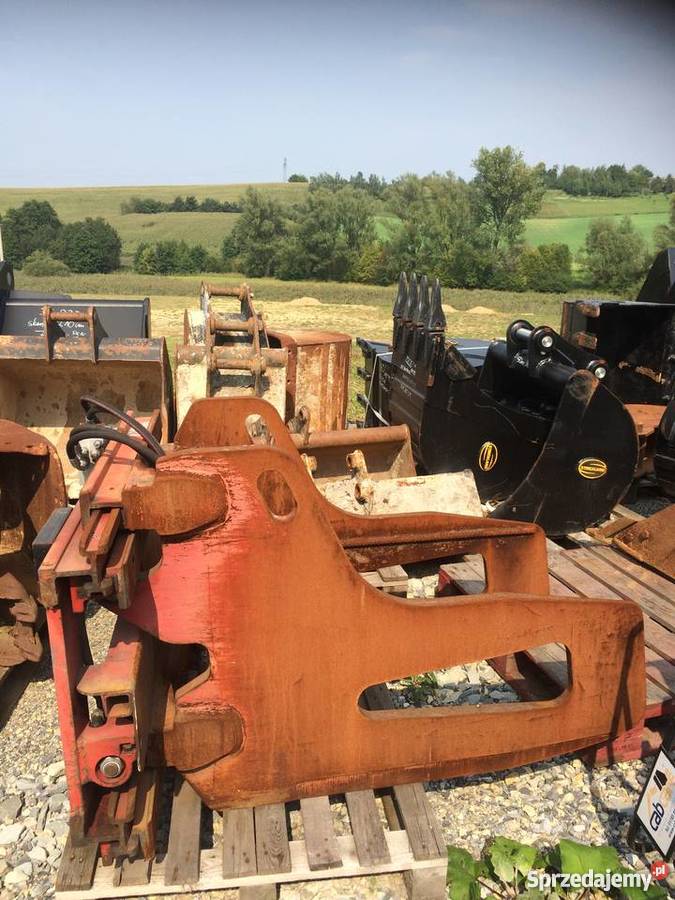 Hydrauliczny chwytak do bel JCB Suchoraba