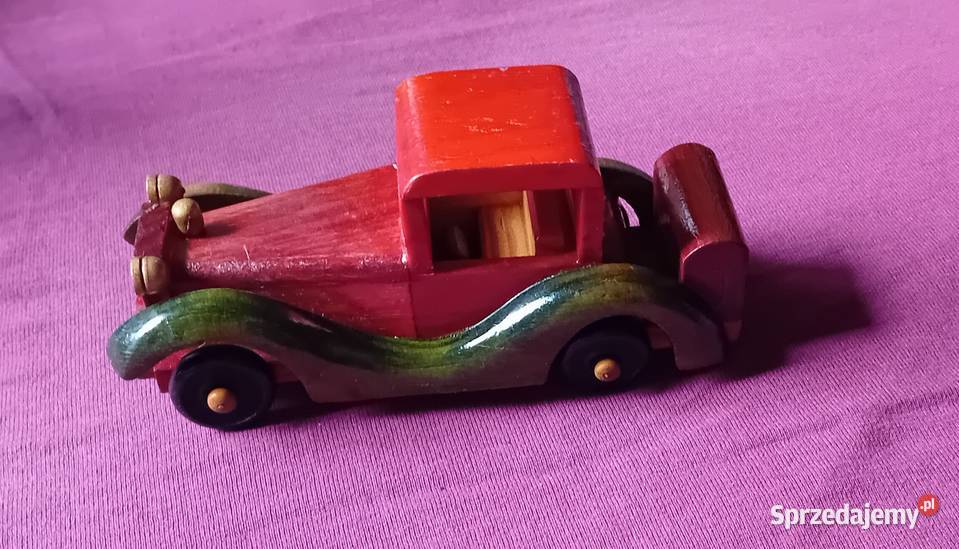 Ręcznie wykonany drewniany model samochodu retro Koźminek